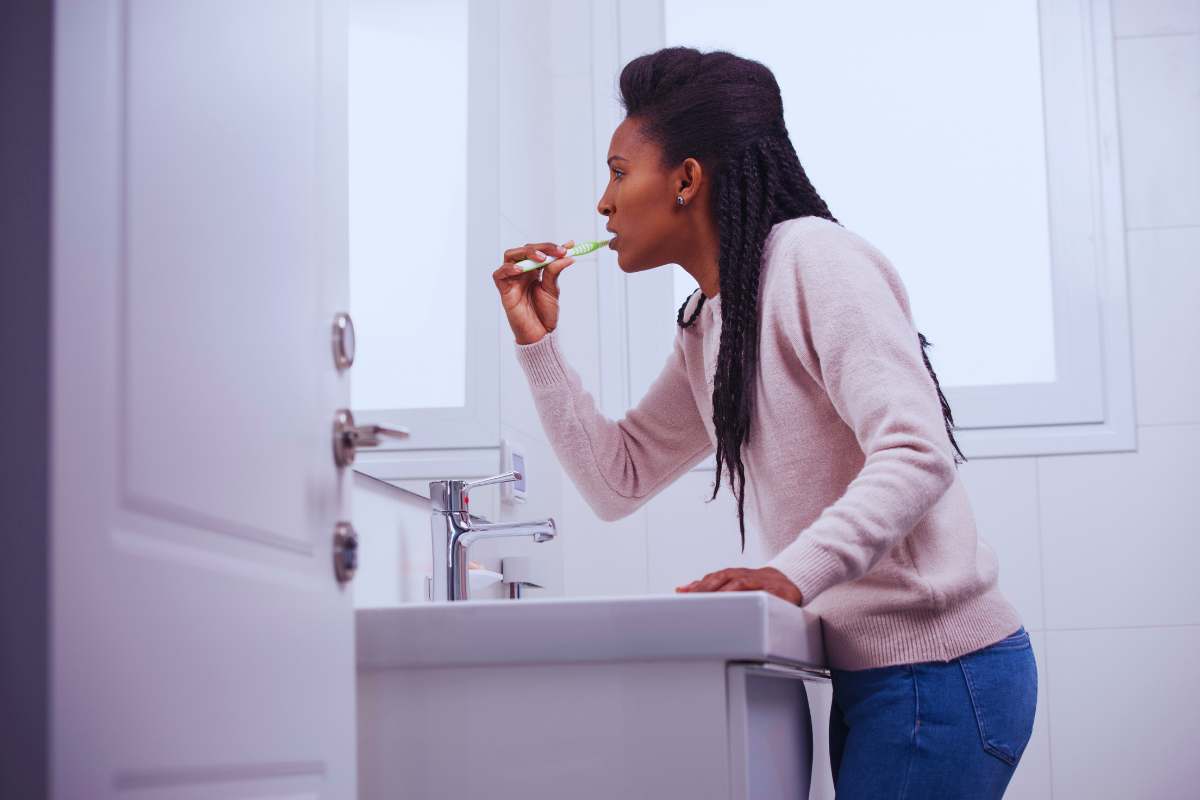 lavarsi i denti prima o dopo colazione?